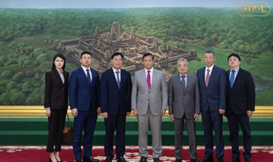 柬埔寨首相洪瑪奈會(huì)見金茂源環(huán)保集團(tuán)董事會(huì)主席張梁洪，展望中柬綠色產(chǎn)業(yè)合作